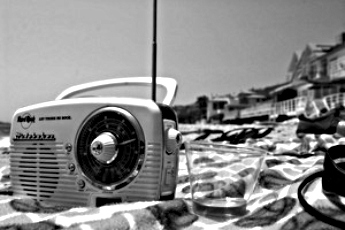 transistor radio beach 2